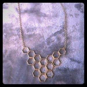 👠💃🏼 Gold Honeycomb Statement Necklace